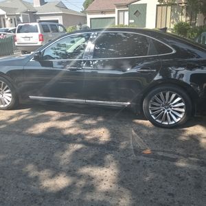 2014 Hyundai Equus very clean